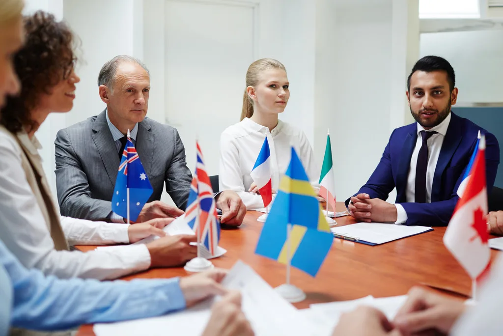 Online Politics & International Relations Course